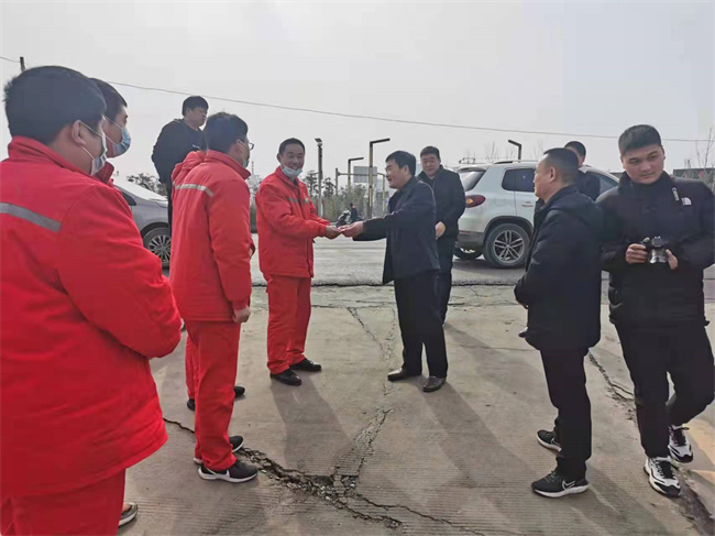 1644285956613130.jpg 1月29日王洪新局長一行慰問2.jpg