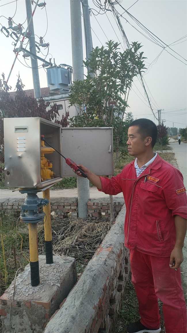 鄲城公司運(yùn)營人員開展安全隱患大排查 (1).jpg