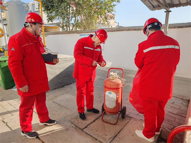 繼領(lǐng)經(jīng)理帶隊(duì) (3).jpg