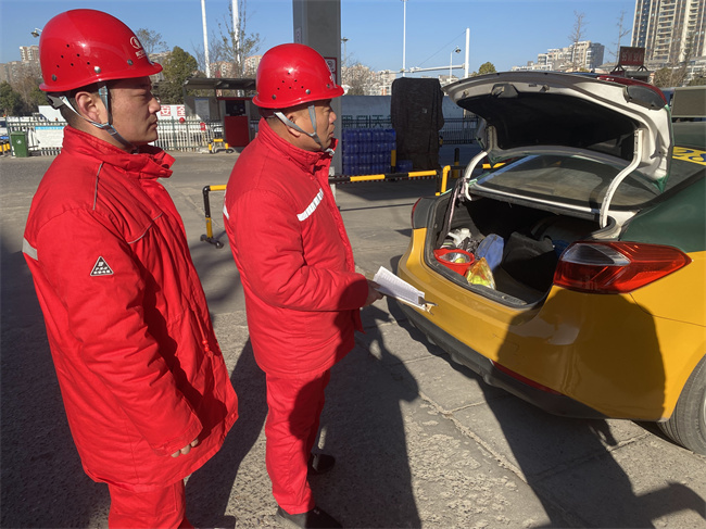 繼領(lǐng)經(jīng)理帶隊(duì) (4).jpg