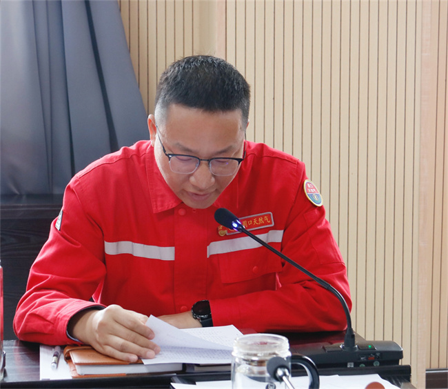 1744097415751516.jpg 黨委副書記、總經理郭向前主持會議.jpg