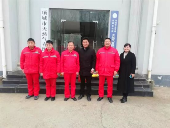 彭總一行慰問(wèn)項(xiàng)城天然氣公司員工